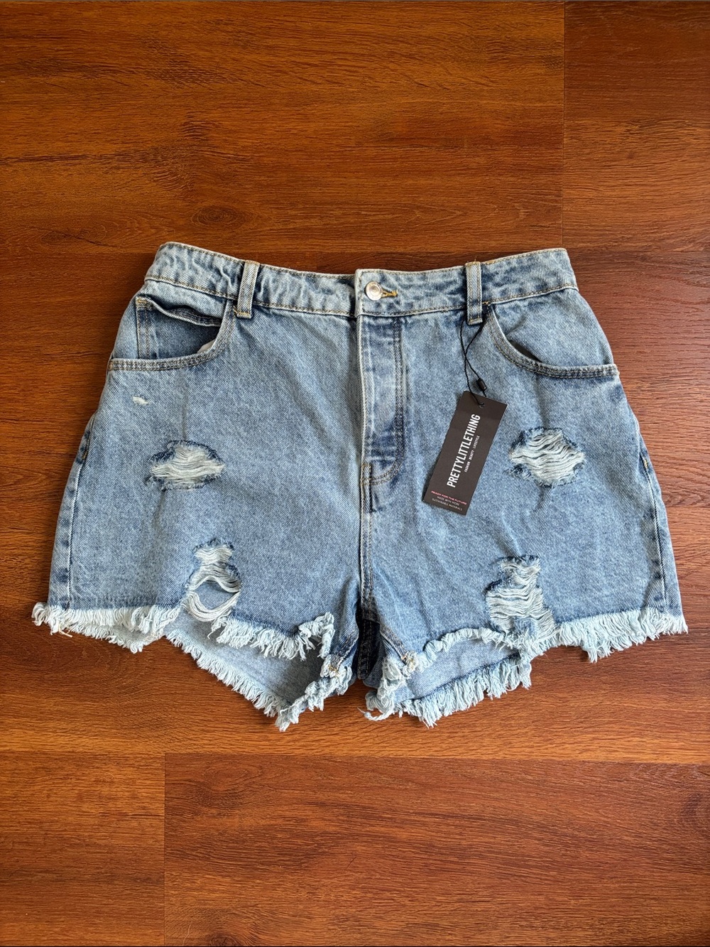 NWT PrettyLittleThing High-Waisted Distressed Shorts in Light Blue Wash - 8
